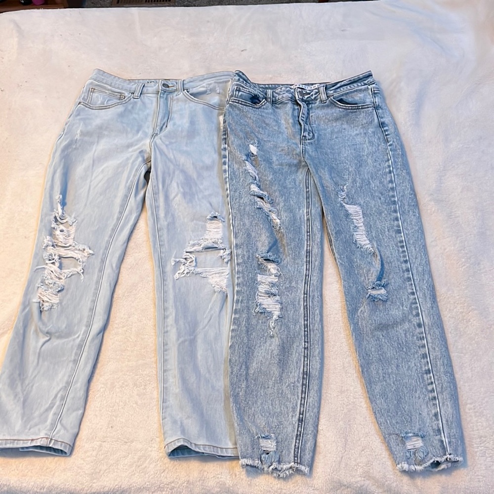 2 pairs of women’s mom jeans! Bundle!